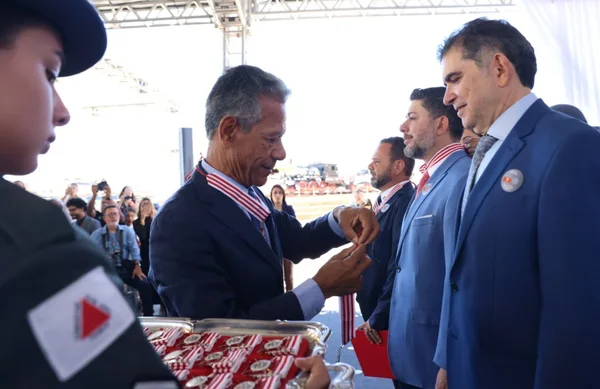 Cerimônia de entrega da Medalha Juscelino Kubitschek, em Diamantina