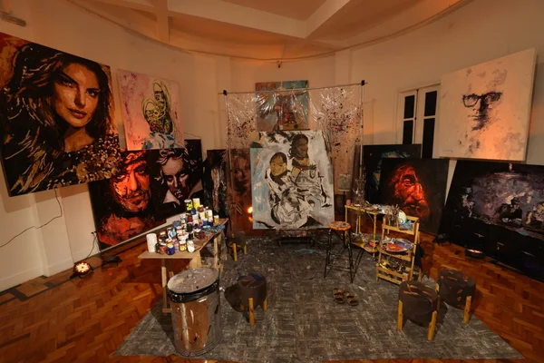 Governador participa de pré-estreia da exposição “Mestre e Influências - A construção do olhar”