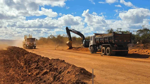 Governo de Minas vistoria obras de pavimentação da LMG-629, que vão ampliar integração no Norte do estado