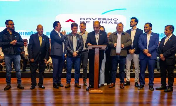 Governo de Minas transfere capital para Montes Claros durante entrega da Medalha Alysson Paolinelli