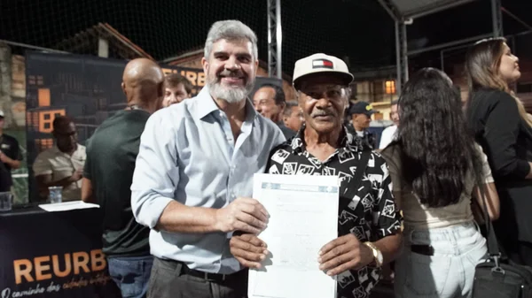 Entregas de títulos de regularização fundiária no bairro Maria Orminda, Diamantina