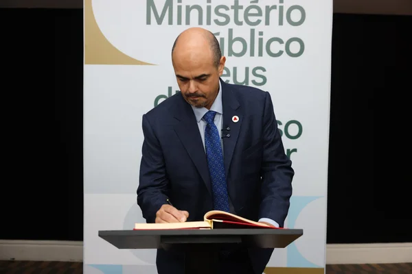 Governador é agraciado com o Grande Colar do Ministério Público de Minas Gerais