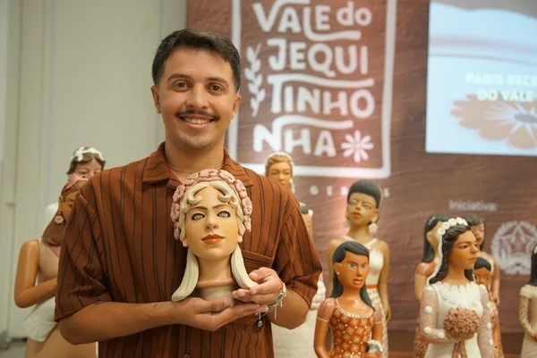 Artesanato do Vale do Jequitinhonha ganha espaço em Paris