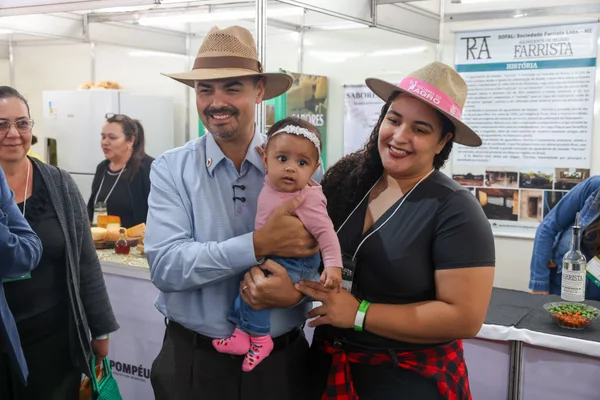 Governador de Minas participa da cerimônia de abertura da 15ª edição da feira Super Leite, em Pompéu