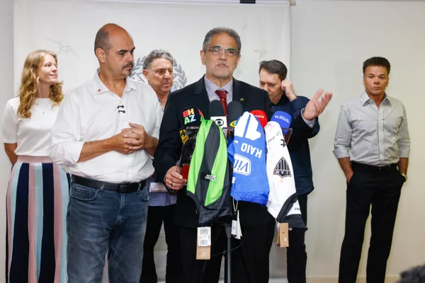 Empresas do Governo de Minas, Cemig e Codemig firmam acordo com clubes de futebol de BH para patrocínio de R$ 32 milhões