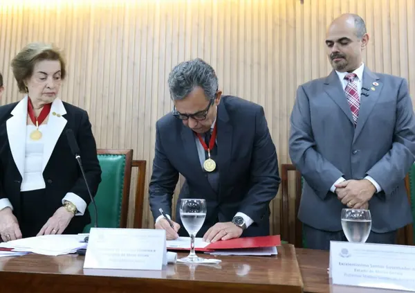Governador toma posse como presidente de Honra do Instituto Histórico e Geográfico de Minas Gerais 
