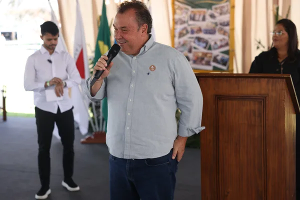 Governador de Minas participa da cerimônia de abertura da 15ª edição da feira Super Leite, em Pompéu
