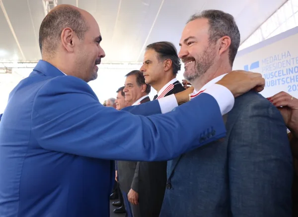 Cerimônia de entrega da Medalha Juscelino Kubitschek, em Diamantina