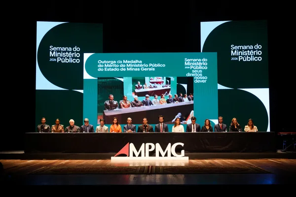 Governador é agraciado com o Grande Colar do Ministério Público de Minas Gerais