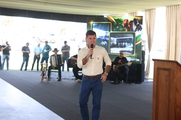 Governador de Minas participa da cerimônia de abertura da 15ª edição da feira Super Leite, em Pompéu