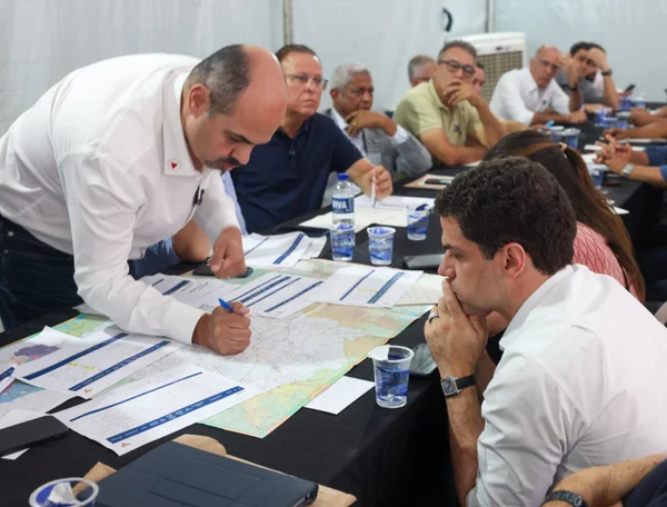 Governo de Minas anuncia R$ 1 bilhão para obras em rodovias na região Norte do estado