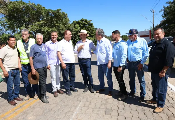 Governo de Minas vistoria obras de pavimentação de rodovia entre Pintópolis e Urucuia 