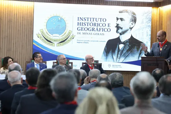 Governador toma posse como presidente de Honra do Instituto Histórico e Geográfico de Minas Gerais 