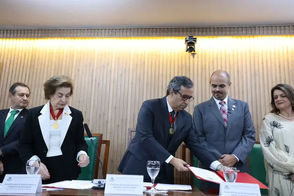 Governador toma posse como presidente de Honra do Instituto Histórico e Geográfico de Minas Gerais 
