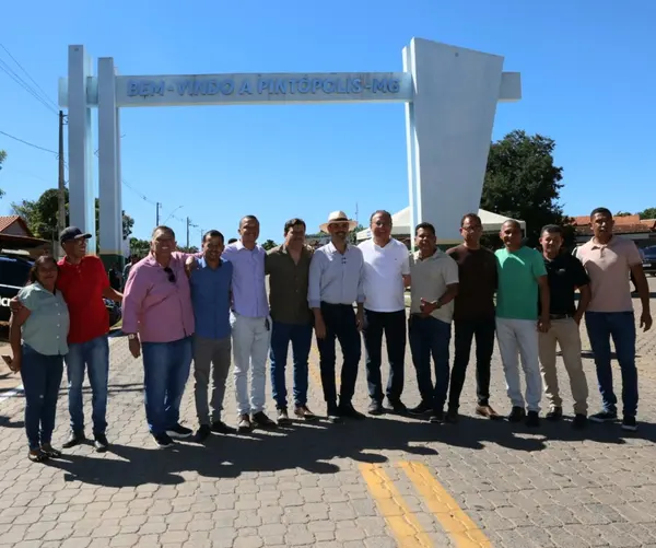 Governo de Minas vistoria obras de pavimentação de rodovia entre Pintópolis e Urucuia 