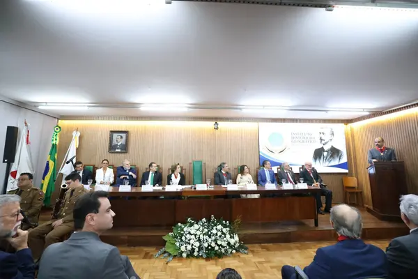 Governador toma posse como presidente de Honra do Instituto Histórico e Geográfico de Minas Gerais 