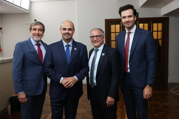 Governador é agraciado com o Grande Colar do Ministério Público de Minas Gerais