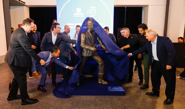 Governador participa da abertura da exposição sobre os 40 anos da usina da Gerdau em Ouro Branco