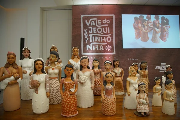 Artesanato do Vale do Jequitinhonha ganha espaço em Paris