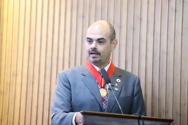 Governador toma posse como presidente de Honra do Instituto Histórico e Geográfico de Minas Gerais 