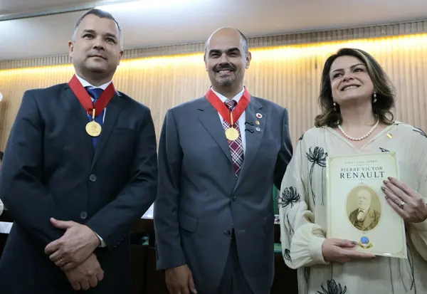 Governador toma posse como presidente de Honra do Instituto Histórico e Geográfico de Minas Gerais 