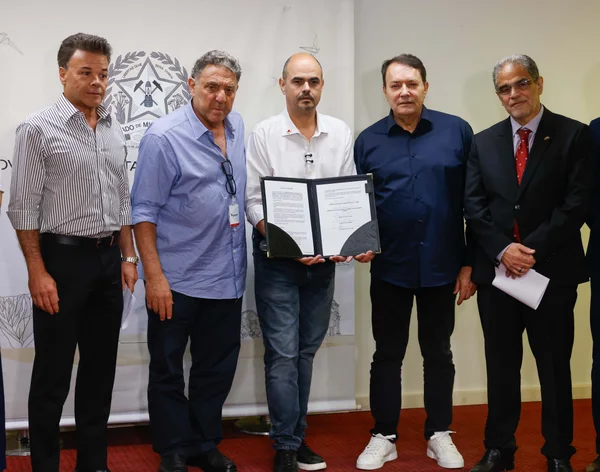 Empresas do Governo de Minas, Cemig e Codemig firmam acordo com clubes de futebol de BH para patrocínio de R$ 32 milhões