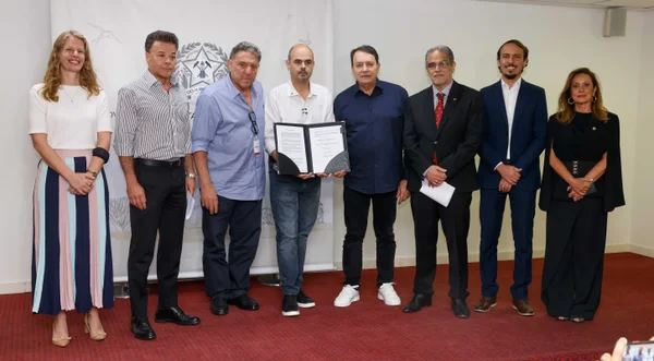 Empresas do Governo de Minas, Cemig e Codemig firmam acordo com clubes de futebol de BH para patrocínio de R$ 32 milhões