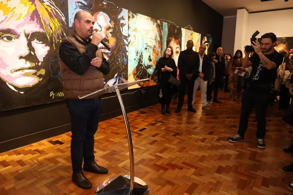 Governador participa de pré-estreia da exposição “Mestre e Influências - A construção do olhar”