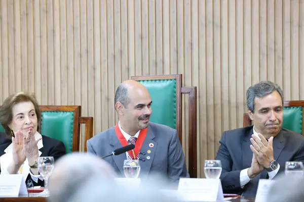 Governador toma posse como presidente de Honra do Instituto Histórico e Geográfico de Minas Gerais 