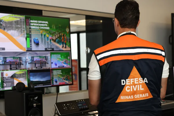 Defesa Civil de Minas Gerais realiza seminário sobre período chuvoso e entrega 70 viaturas a municípios