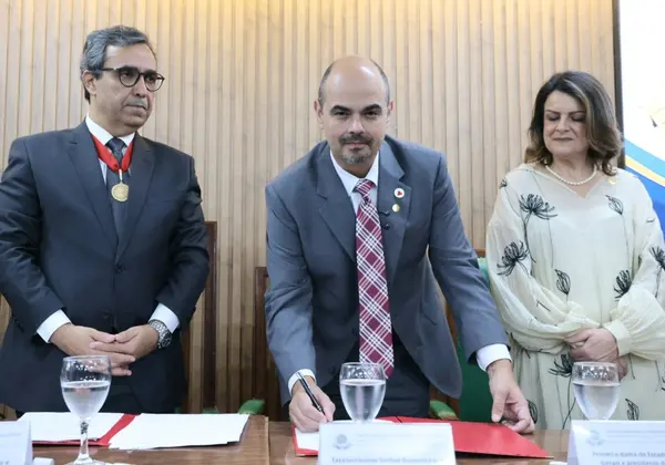 Governador toma posse como presidente de Honra do Instituto Histórico e Geográfico de Minas Gerais 