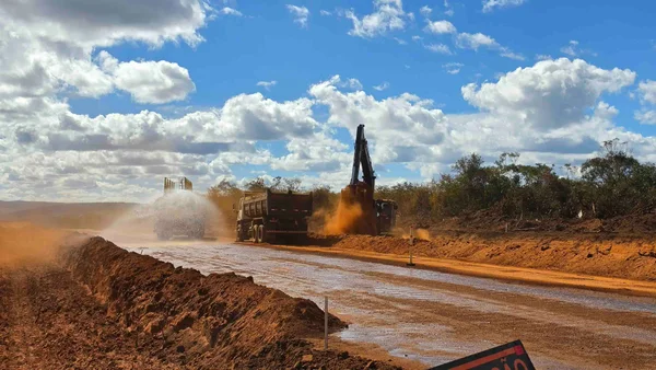 Governo de Minas vistoria obras de pavimentação da LMG-629, que vão ampliar integração no Norte do estado