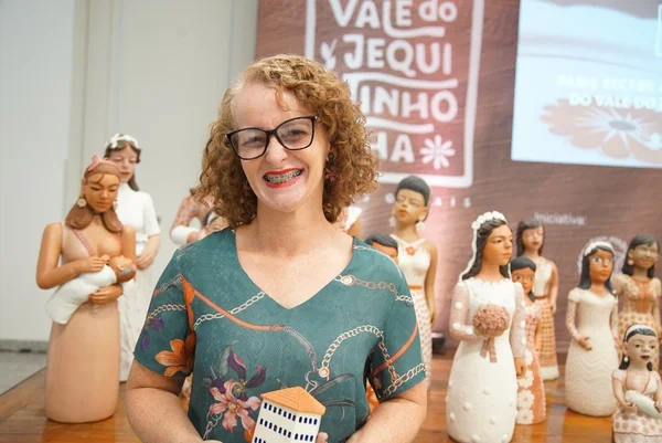 Artesanato do Vale do Jequitinhonha ganha espaço em Paris