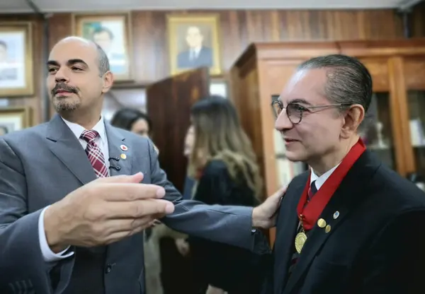 Governador toma posse como presidente de Honra do Instituto Histórico e Geográfico de Minas Gerais 