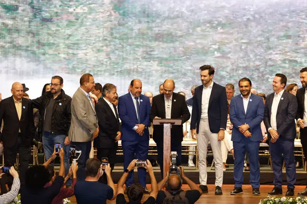 Governo de Minas transfere capital para Montes Claros durante entrega da Medalha Alysson Paolinelli