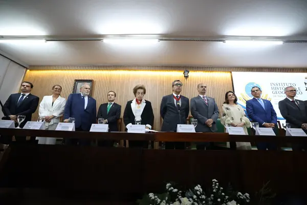 Governador toma posse como presidente de Honra do Instituto Histórico e Geográfico de Minas Gerais 
