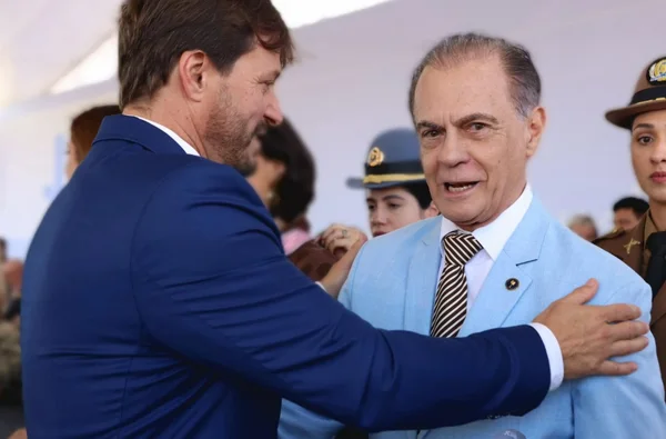 Cerimônia de entrega da Medalha Juscelino Kubitschek, em Diamantina
