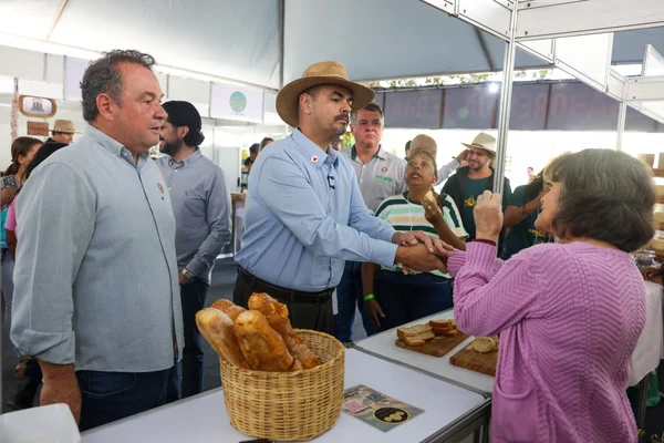 Governador de Minas participa da cerimônia de abertura da 15ª edição da feira Super Leite, em Pompéu