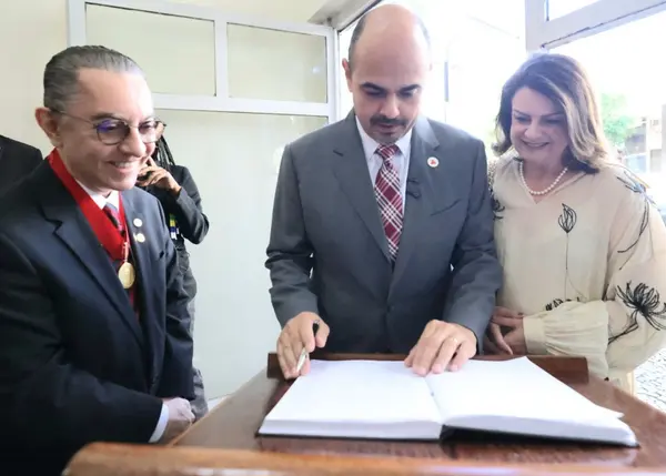 Governador toma posse como presidente de Honra do Instituto Histórico e Geográfico de Minas Gerais 