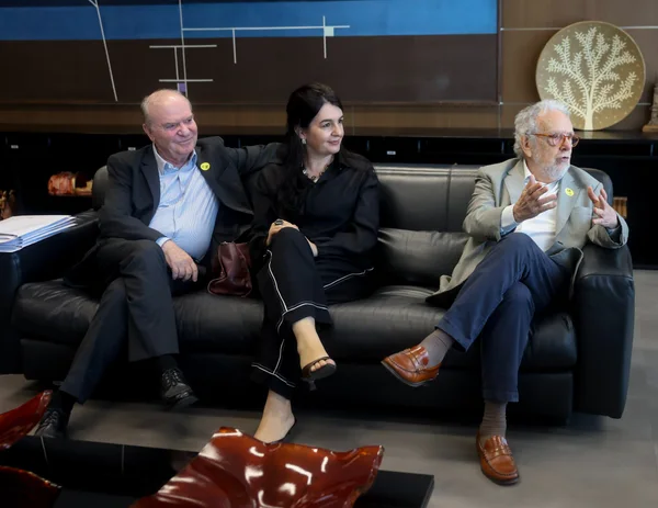Governador de Minas se reúne com representantes do Instituto Cultural Filarmônica
