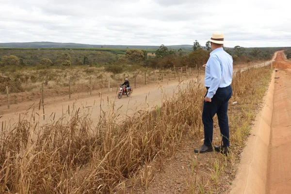 Governo de Minas vistoria obras de pavimentação da LMG-629, que vão ampliar integração no Norte do estado