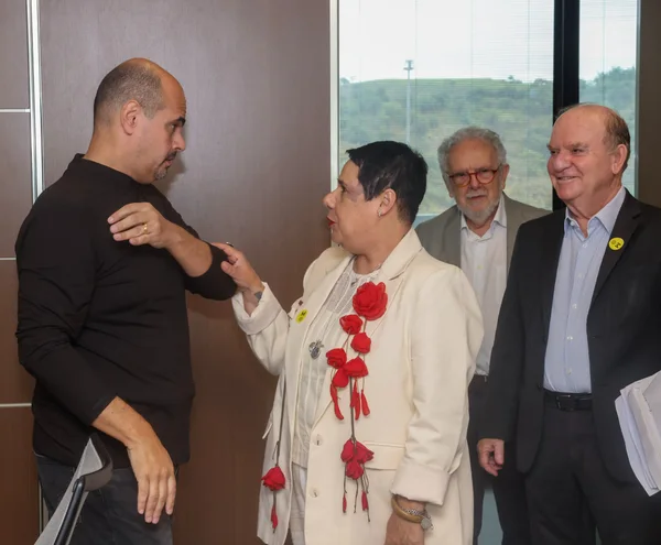 Governador de Minas se reúne com representantes do Instituto Cultural Filarmônica