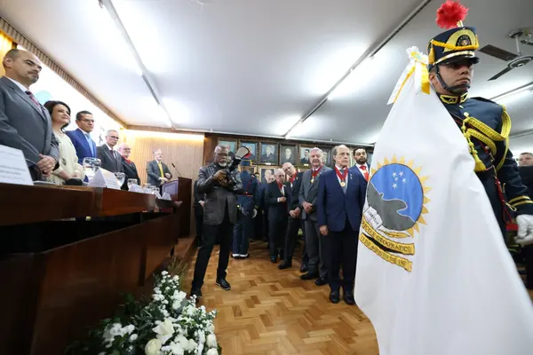 Governador toma posse como presidente de Honra do Instituto Histórico e Geográfico de Minas Gerais 