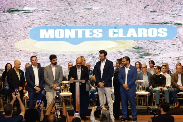 Governo de Minas transfere capital para Montes Claros durante entrega da Medalha Alysson Paolinelli