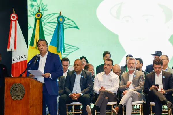 Governo de Minas transfere capital para Montes Claros durante entrega da Medalha Alysson Paolinelli