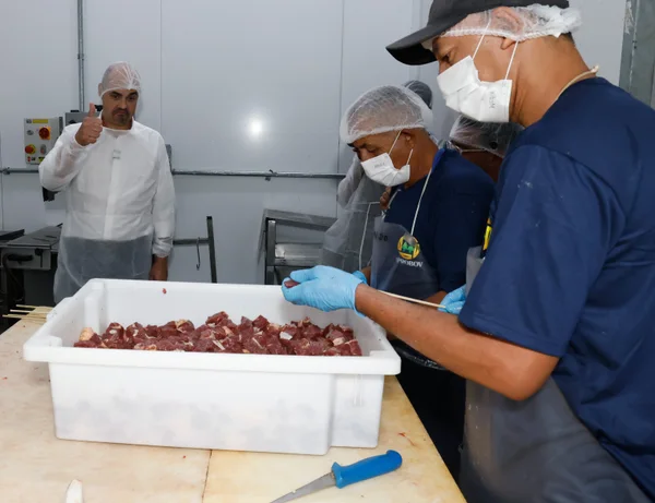 Governador vistoria a Associação dos Produtores Familiares da Região da Boa Vista, em Uberaba