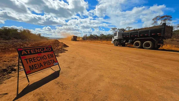Governo de Minas vistoria obras de pavimentação da LMG-629, que vão ampliar integração no Norte do estado