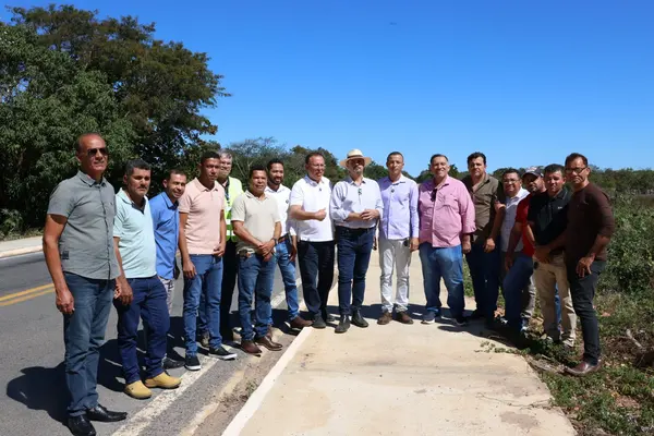Governo de Minas vistoria obras de pavimentação de rodovia entre Pintópolis e Urucuia 