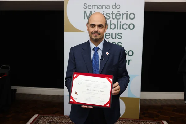 Governador é agraciado com o Grande Colar do Ministério Público de Minas Gerais