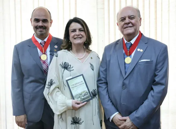 Governador toma posse como presidente de Honra do Instituto Histórico e Geográfico de Minas Gerais 